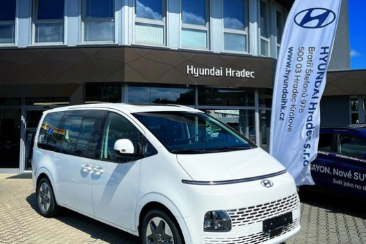 VNový Hyundai STARIA 🚌 dorazil do Hradce Králové 😍 Určeno pro rodinu👨‍👩‍👧‍👦 i podnikání 🤝 #hyundaihk #hyundai #staria #mpv #for #family #or #business